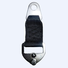 Load image into Gallery viewer, Q’Straint Shoulder Belt Male Pin Adapter | Q8-3030-A Q&#39;Straint